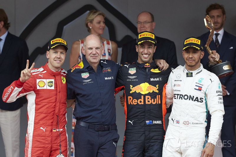 Podio: segundo puesto Sebastian Vettel, Ferrari, Adrian Newey, director técnico, Red Bull Racing, ganador de la carrera Daniel Ricciardo, Red Bull Racing, tercer puesto Lewis Hamilton, Mercedes AMG F1