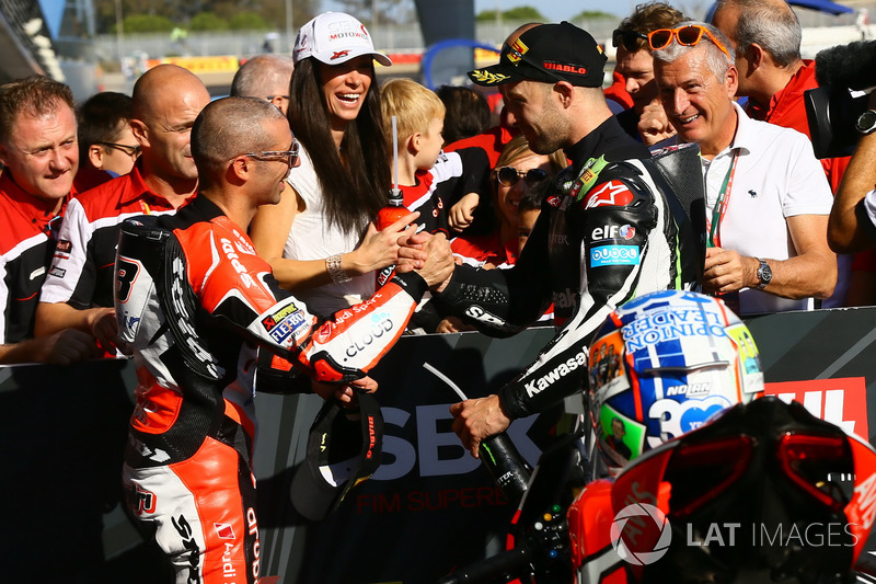 Marco Melandri, Ducati Team, Jonathan Rea, Kawasaki Racing in parc ferme