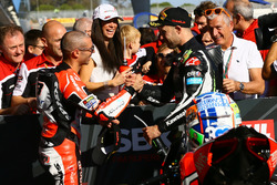 Marco Melandri, Ducati Team, Jonathan Rea, Kawasaki Racing dans le Parc Fermé