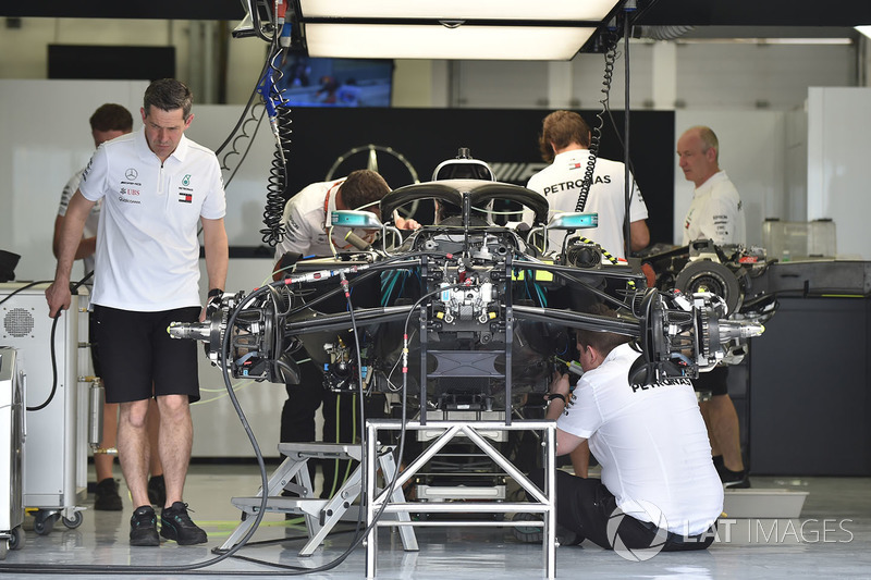 Mercedes-AMG F1 W09 dans le garage