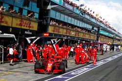 Kimi Raikkonen, Ferrari SF71H, makes a pit stop