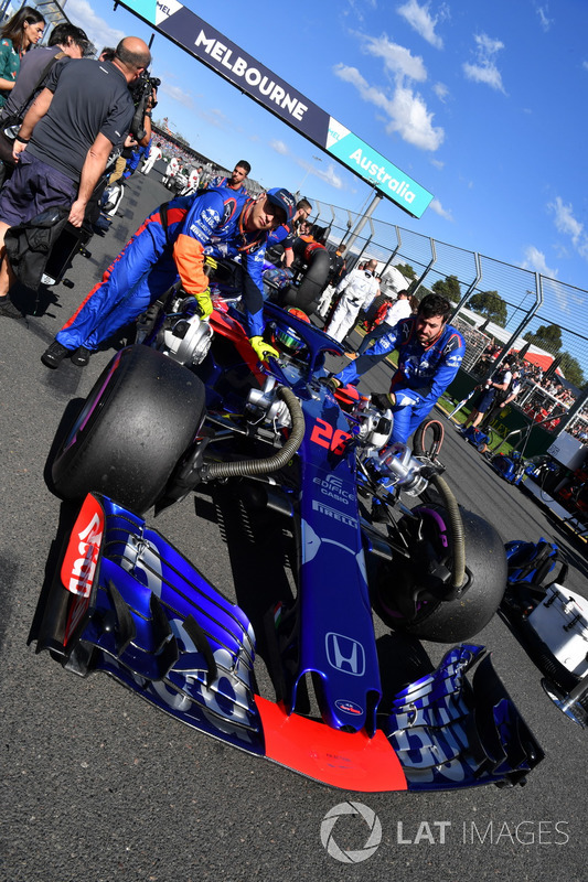 Brendon Hartley, Scuderia Toro Rosso STR13 sur la grille