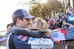 Il Campione del Mondo 2017 Sébastien Ogier, Ford Fiesta WRC, M-Sport  Andrea Kaiscon la moglieer