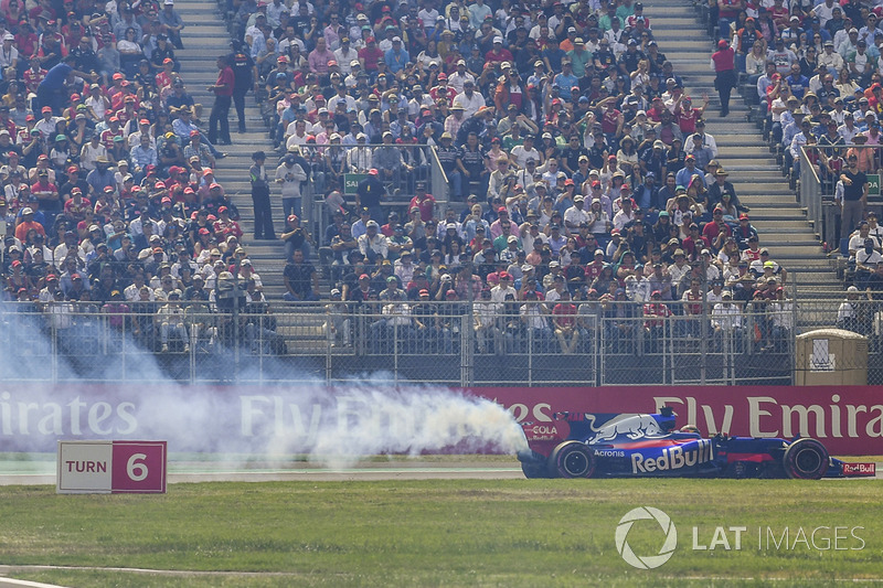 Brendon Hartley, Scuderia Toro Rosso STR12 retires from the race