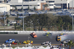 Kyle Larson, Chip Ganassi Racing Chevrolet Camaro, Daniel Suarez, Joe Gibbs Racing Toyota Jimmie Johnson, Hendrick Motorsports Chevrolet Camaro, Erik Jones, Joe Gibbs Racing Toyota and William Byron, Hendrick Motorsports,AXALTA Chevrolet Camaro crash