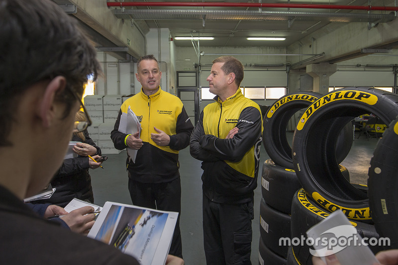 Miembros del equipo Dunlop