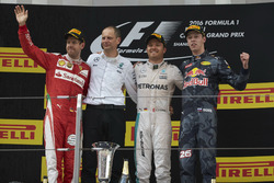 Tweede plaats Sebastian Vettel, Ferrari, Tony Ross, Race Engineer, Mercedes AMG F1, Nico Rosberg, Me