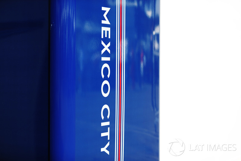 Marca da Cidade do Mexico no box da Williams