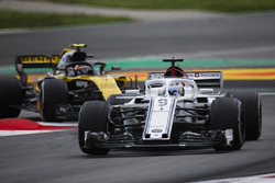 Marcus Ericsson, Sauber C37, Carlos Sainz Jr., Renault Sport F1 Team R.S. 18