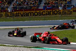 Kimi Raikkonen, Ferrari SF71H, Max Verstappen, Red Bull Racing RB14 en Daniel Ricciardo, Red Bull Racing RB14