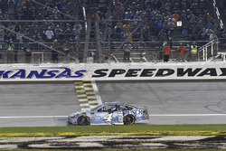 Race winner Kevin Harvick, Stewart-Haas Racing, Ford Fusion Busch Light