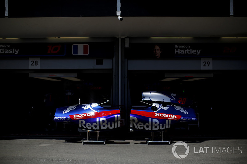 Кожух двигателя Scuderia Toro Rosso STR13