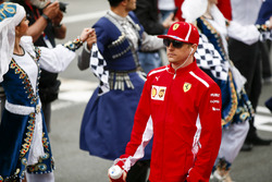 Kimi Raikkonen, Ferrari, nella drivers parade