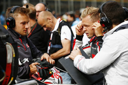 Kevin Magnussen, Haas F1 Team, on the grid with engineers