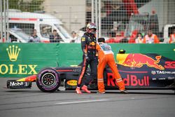 La voiture endommagée de Max Verstappen, Red Bull Racing RB14