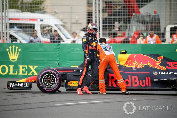 El auto chocado de Max Verstappen, Red Bull Racing RB14
