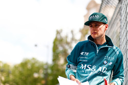 Tom Blomqvist, Andretti Formula E Team, fait le tour du circuit à pied