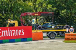 La monoposto di Nico Hulkenberg, Renault Sport F1 Team R.S. 18 viene recuperata nelle FP1