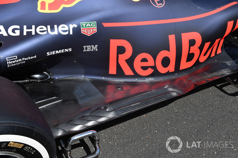 Red Bull Racing RB14 rear floor detail