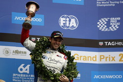 Podio: il terzo classificato Tom Chilton, Sébastien Loeb Racing, Citroën C-Elysée WTCC