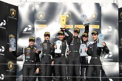 Podium Europe Pro : les vainqueurs Raphael Abbate, Yuki Nemoto, VS Racing, les deuxièmes, Loris Spinelli, Mikael Grenier, Antonelli Motorsport, les troisièmes, Nicolas Costa, Antonio D'Amico, VS Racing