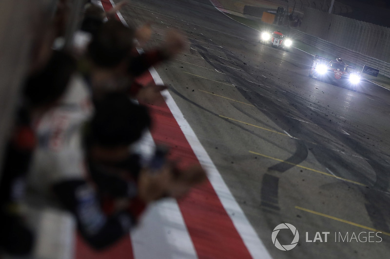 Ganadores de la carrera #8 Toyota Gazoo Racing Toyota TS050-Hybrid: Sebastien Buemi, Anthony Davidson, Kazuki Nakajima