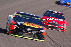 Martin Truex Jr., Furniture Row Racing Toyota, Kurt Busch, Stewart-Haas Racing Ford