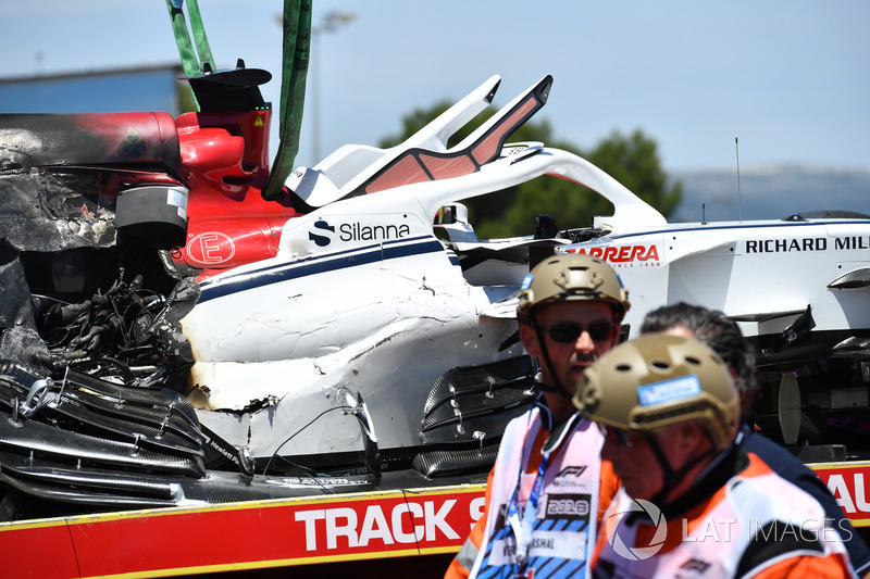 The crashed car of Marcus Ericsson, Sauber C37 is recovered in FP1
