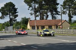 #4 ByKolles Racing Team Enso CLM P1/01: Oliver Webb, Dominik Kraihamer, Tom Dillmann, #31 Dragonspeed Oreca 07: Roberto Gonzalez, Pastor Maldonado, Nathanael Berthon