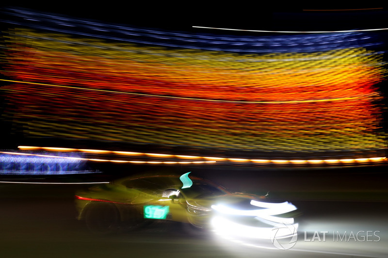 Алекс Линн, Максим Мартен, Джонатан Адам, Aston Martin Racing, Aston Martin Vantage AMR (№97)