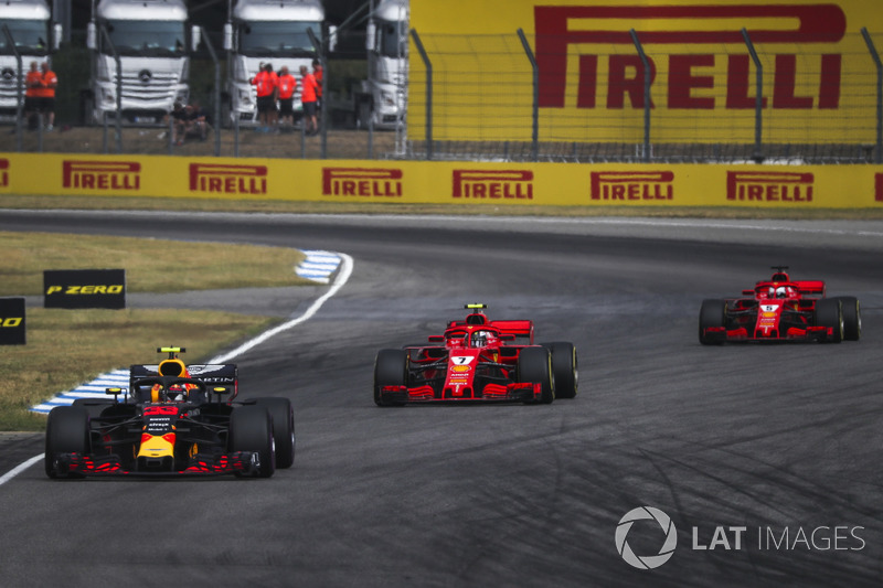 Max Verstappen, Red Bull Racing RB14 leads Kimi Raikkonen, Ferrari SF71H and Sebastian Vettel, Ferrari SF71H