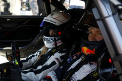 Sébastien Ogier alla guida di una Mercedes-AMG C63 DTM con la moglie Andrea Kaiser