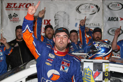 Race winner Gus Dean, Chevrolet