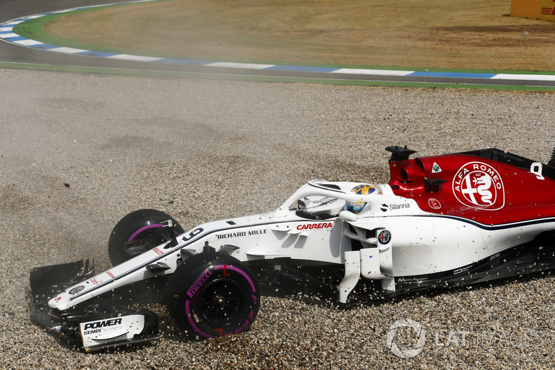 Marcus Ericsson, Sauber C37, melebar ke jebakan kerikil