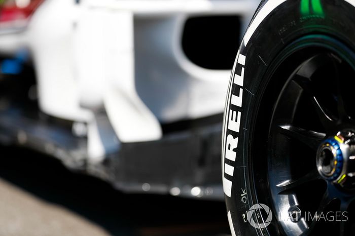 Detalle Pirelli en un Sauber