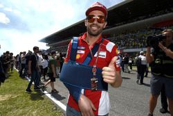 Michele Pirro, Ducati Team, in griglia dopo la caduta