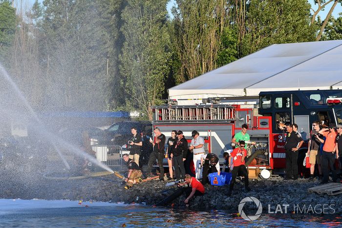 La carrera de balsas