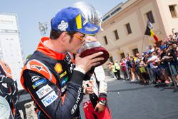 Podio: il vincitore Thierry Neuville, Hyundai Motorsport