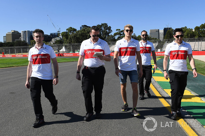 Marcus Ericsson, Alfa Romeo Sauber F1 Team walks the track