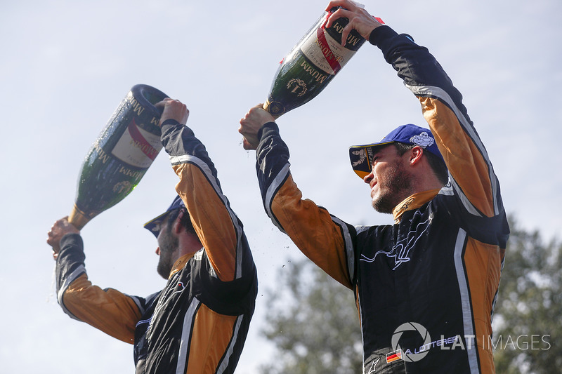 Jean-Eric Vergne, Techeetah, Andre Lotterer, Techeetah, gustano lo champagne sul podio