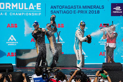 Jean-Eric Vergne, Techeetah, Andre Lotterer, Techeetah si godono il loro Champagne Mumm sul podio co