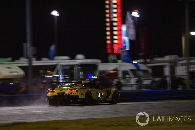 #3 Corvette Racing Chevrolet Corvette C7.R, GTLM: Antonio Garcia, Jan Magnussen, Mike Rockenfeller rain