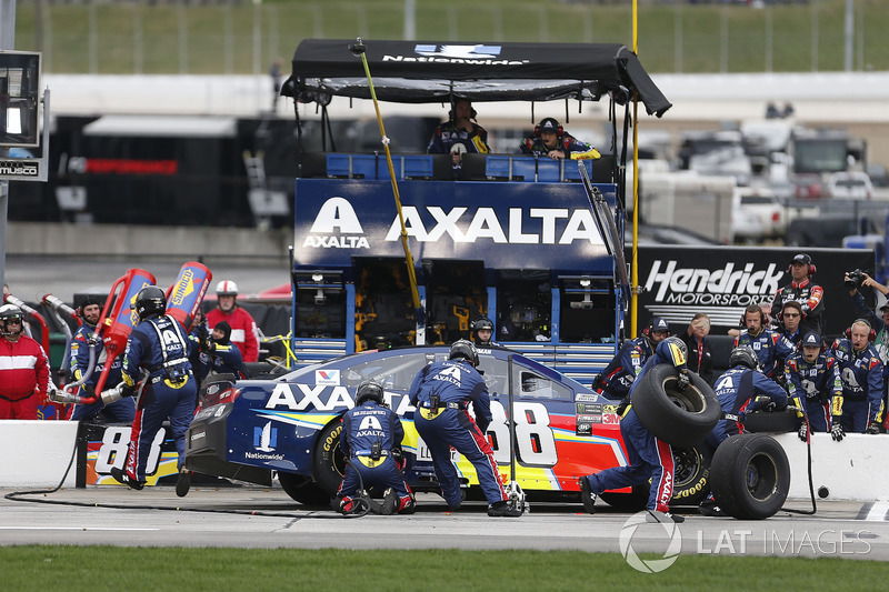 Alex Bowman, Hendrick Motorsports, Axalta Chevrolet Camaro pit stop
