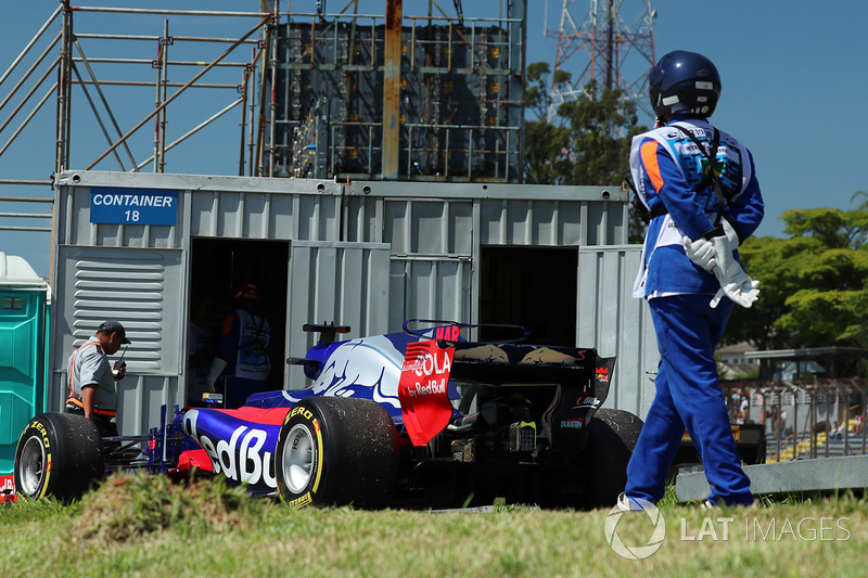 La voiture de Brendon Hartley, Scuderia Toro Rosso STR12 arrêtée en piste