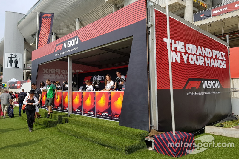 Yang patut dicoba: Melihat aksi trek lewat F1 Vision