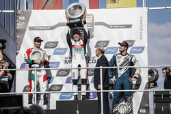 Podio: il vincitore della gara Jean-Karl Vernay, Audi Sport Leopard Lukoil Team Audi RS 3 LMS, il secondo classificato Mehdi Bennani, Sébastien Loeb Racing Volkswagen Golf GTI TCR, il terzo classificato Pepe Oriola, Team Oscaro by Campos Racing Cupra TCR