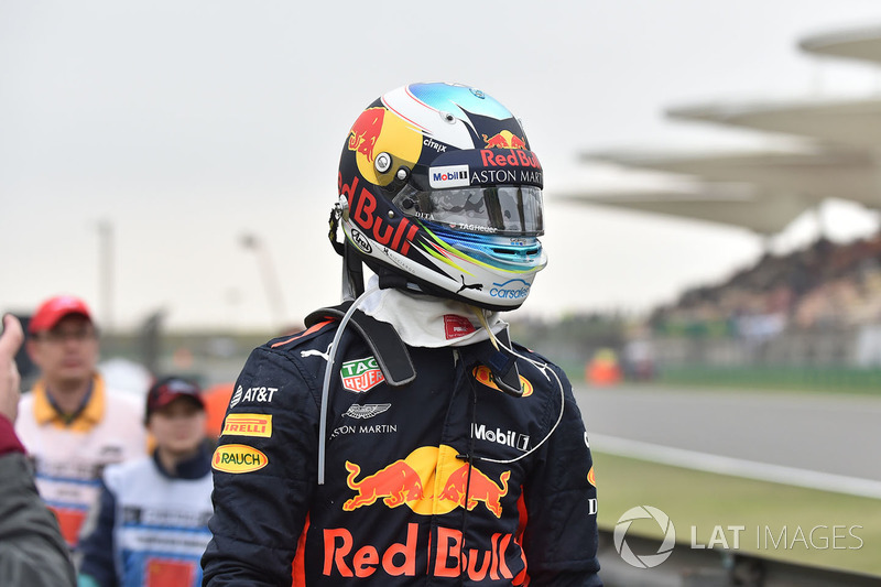 Daniel Ricciardo, Red Bull Racing detenido en la pista en la PL3