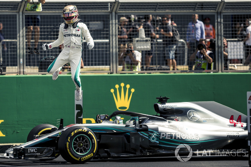 GP da Grã-Bretanha: Hamilton vence Vettel por 0s044. Raikkonen fica em terceiro a 0s098