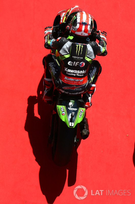 Jonathan Rea, Kawasaki Racing rides down the red carpet