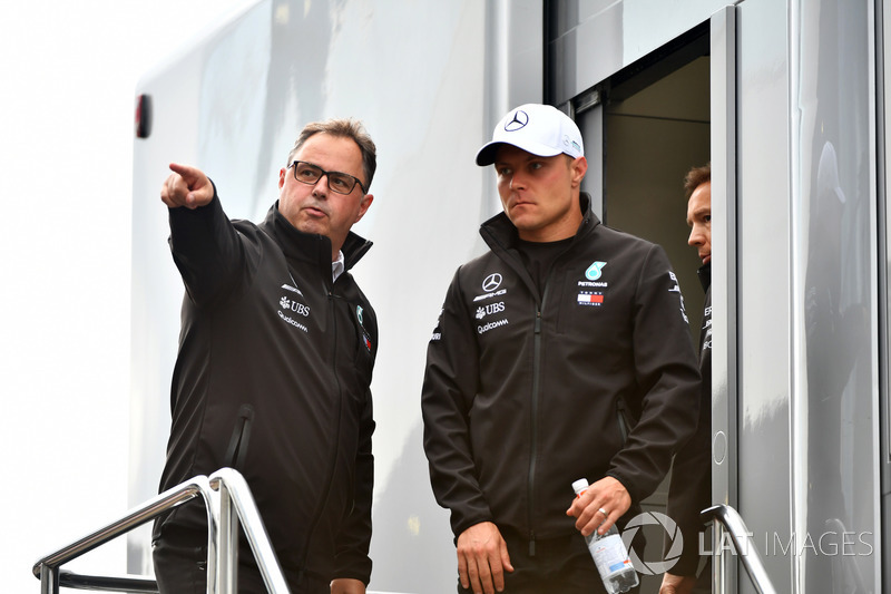 Ron Meadows, Mercedes AMG F1 Team Manager and Valtteri Bottas, Mercedes-AMG F1